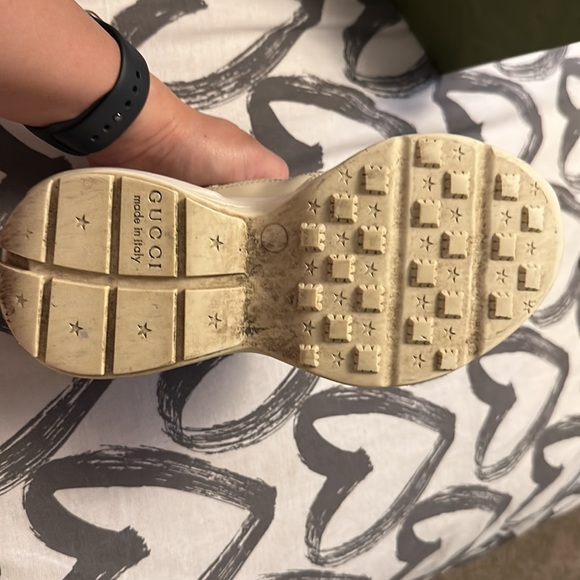 Gucci Ivory Rhyton Logo Sneaker Size 34 - Picture 2 of 4